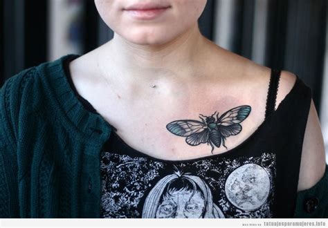 tatuajes entre los pechos para mujer|Tatuajes para mujeres en el PECHO: 30 diseños ATREVIDOS y。